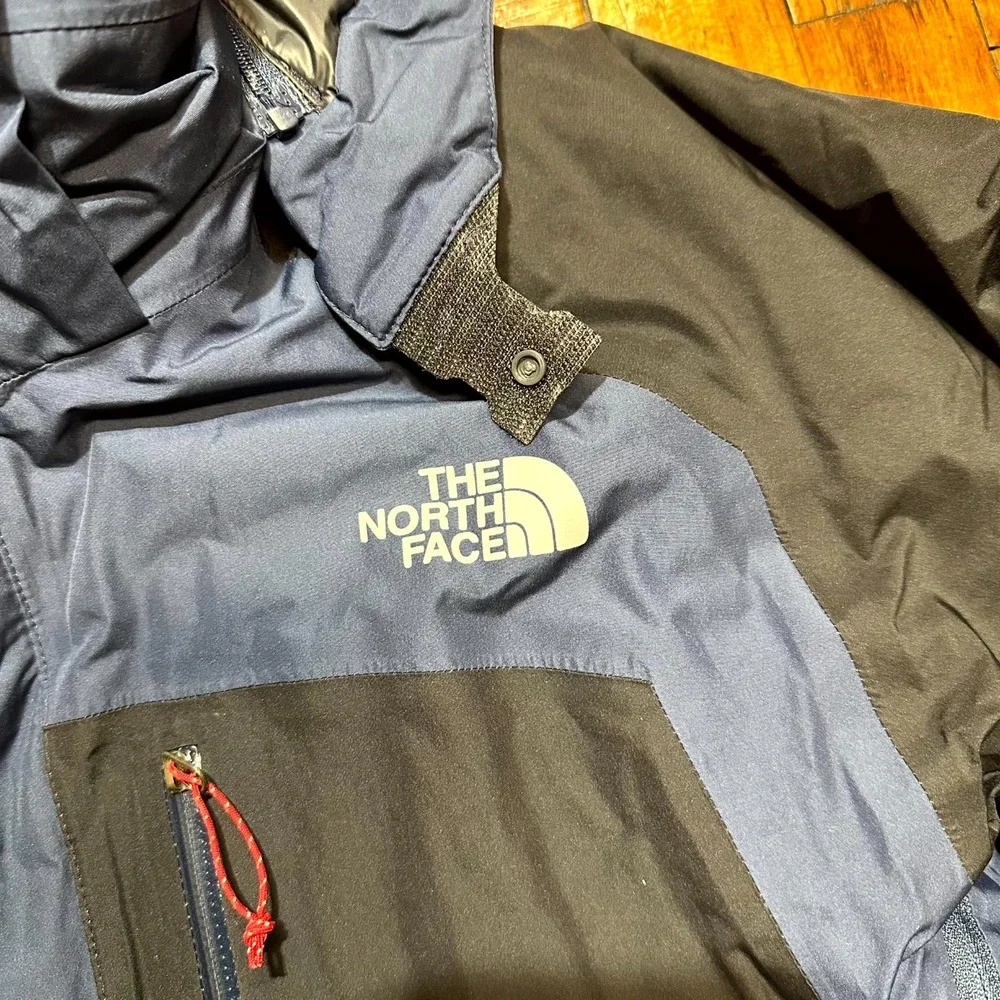 The North Face HyVent Waterproof Jacket Mens Medium Blue Full Zip Hooded Outdoor